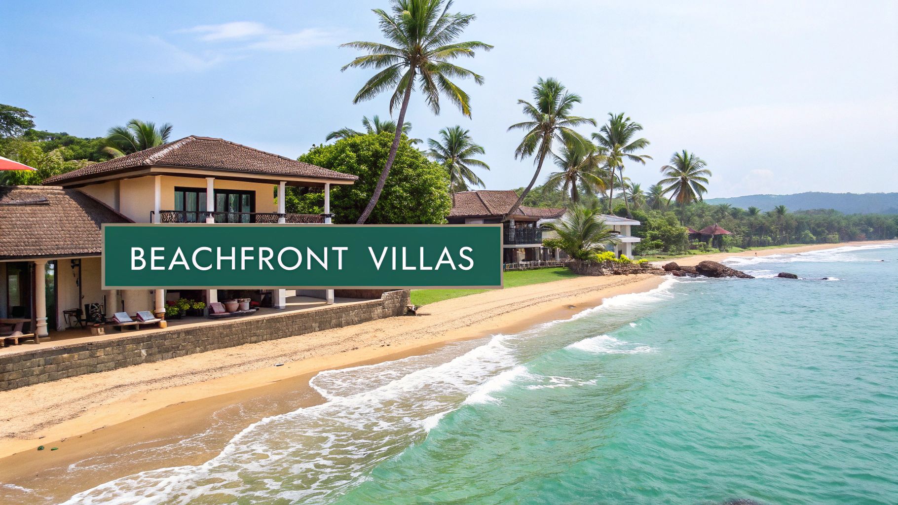 Vibrante escena de playa en Playa Bonita, Las Terrenas, con palmeras y agua azul clara.