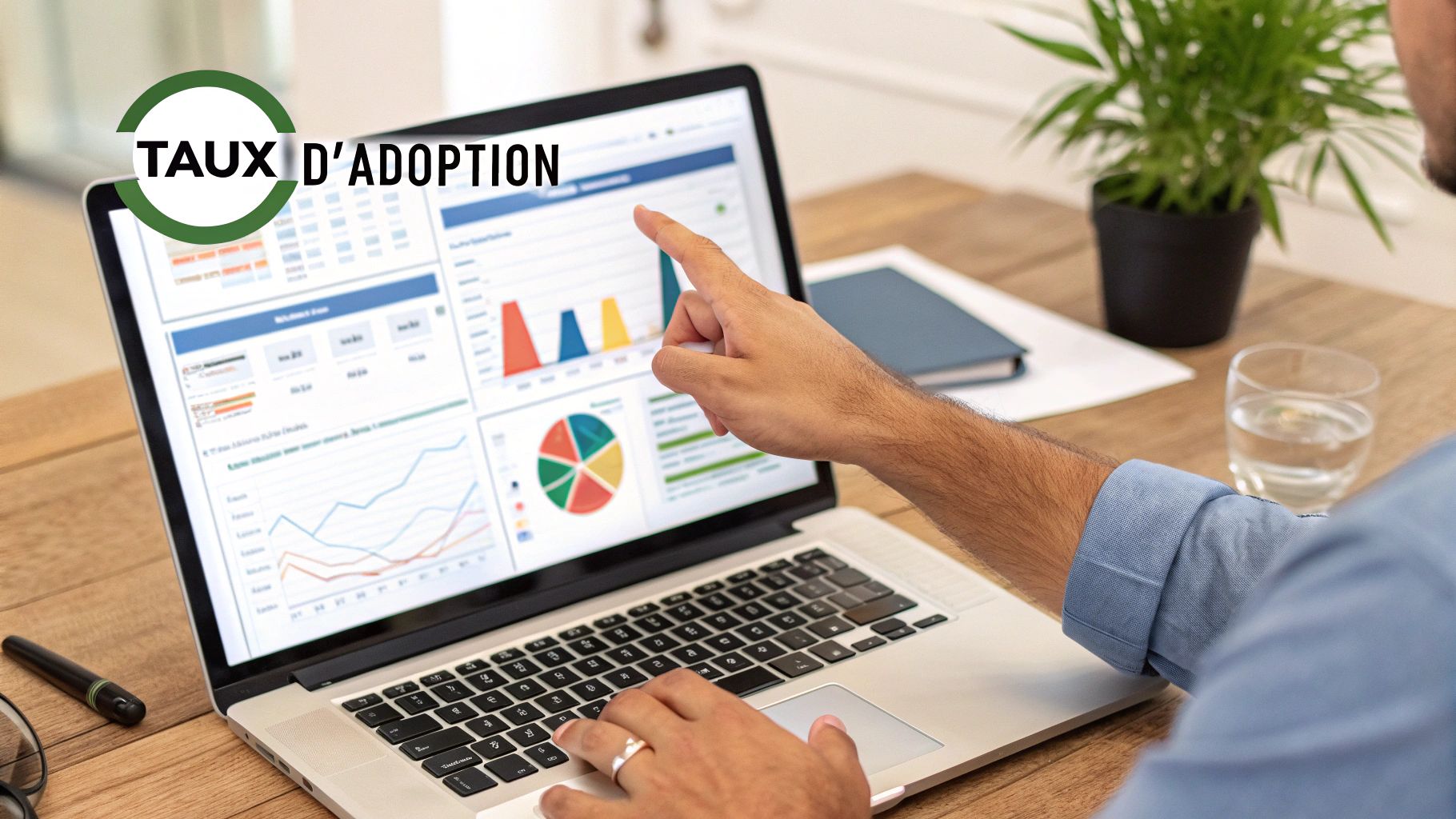 Un homme analyse des graphiques sur un ordinateur portable, avec le texte "TAUX D'ADOPTION" en surimpression.