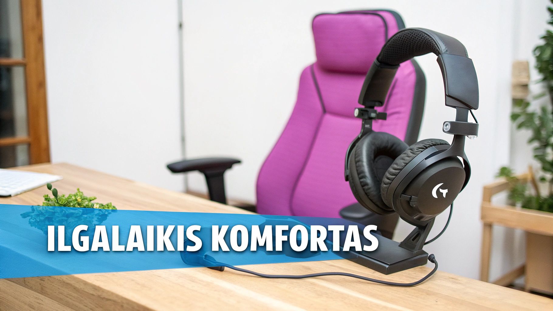 Logitech G Pro X ausinės patogiai guli ant stalo šalia klaviatūros